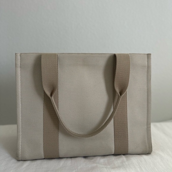 Lululemon Canvas Taupe and Cream Tote Bag 10L - Picture 3 of 9